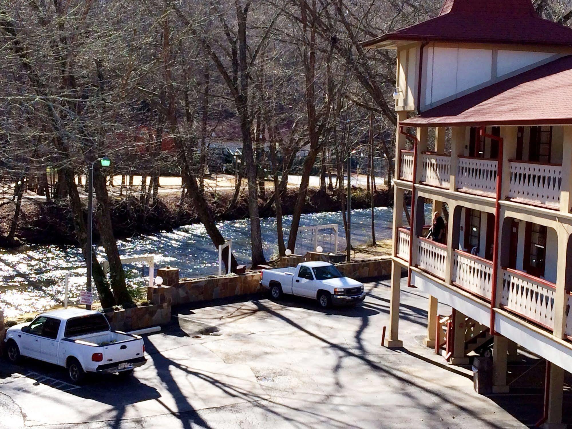 Riverbend Motel&Cabins Helen Exterior foto
